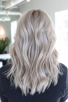 This silver ash blonde shade is the epitome of relaxed sophistication. With its sleek, silver undertones, this shade brings elegance and modernity, perfect for those seeking a chic, contemporary look, no matter your age. Click here to see more blond hair color ideas. Light Ash Blonde Hair, Ice Blonde Hair, Silver Ash