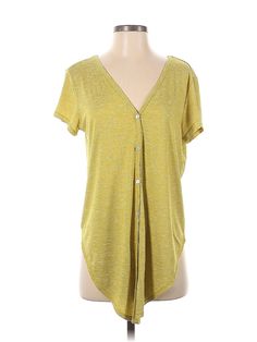 Studio M Short Sleeve Top Size: Small Yellow Tops - used. No Fabric Content, V Neck, | Studio M Short Sleeve Top Yellow V Neck Tops - Used - Size Small Yellow Tops, Studio M, Yellow Short, Yellow Top, Yellow Shorts, Short Sleeve Top, V Neck Tops, Short Sleeves Tops, Sleeve Top