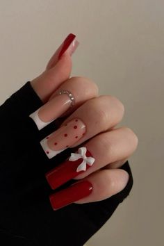 Red New Year Nails, Red Theme Nails, New Year Nails Red, Nails Design New Years, Christmas Nails With Bow, Red Nails With Bow, Christmas Nails Bow, Red Bow Nails, Bow Nails Design