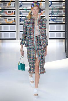 Chanel Skirt Outfit, Chanel Spring 2017, Paris Fashion Week Chanel, Chanel 2017, Chanel Skirt, Moda Chanel, Chanel Jacket