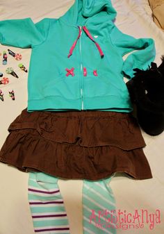 Artistic Anya Designs: DIY Vanellope and Fix-It Felix Jr. Costumes for Kids Wreck It Ralph Characters, Diy Customes Halloween, Wreck It Ralph Halloween, Vanellope Cosplay, Wreck It Ralph Costume, Vanellope Y Ralph, Disney Characters Costumes, Vanellope Von Schweetz, Homemade Costume