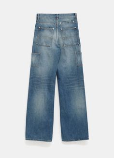 Pantalón vaquero de Givenchy de corte recto y oversize, tiro bajo y diseño de siete bolsillos. Parches de refuerzo en la cara frontal. Hecho en Italia. Talla normal, elige tu talla habitual. Tallaje jeans para mujer. Givenchy Jeans, Hand Makeup, Oversized Jeans, Knee Patches, Beauty Body, Sneaker Jewelry, Vestidos Vintage, Flat Boots, Cool Socks