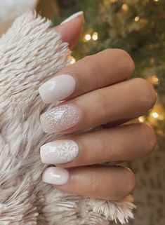 Winter Nails Dipped, Milky Winter Nails, Christmas Nails Milky White, Milky White Winter Nails, Dip Powder Nails Christmas Colors, Dip Nail Designs Winter, Dip Powder Nails Winter, Milky White Christmas Nails, Christmas Dipped Nails