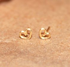 Tiny Heart stud earrings 14k Gold Filled or 14k Rose Gold/Petite Heart post earrings/Heart Cartilage Earrings/Helix Earrings/Nose Rings/Tragus/Daith Simple for everyday! Purchase as a pair or single. These heart earrings are hand formed by me and light weight. I can make them with: 14k gold filled, or 14k rose gold filled wire. I have another listing at the shop for other wire types: gold tone, silver plated or sterling silver wire. At checkout please pick single or pair and post type: L-shape, Cute Nose Rings, Tiny Heart Earrings, Tragus Daith, Sleeper Earrings, Earrings Heart, Helix Earrings, Heart Stud Earrings, Nose Rings, Tiny Heart