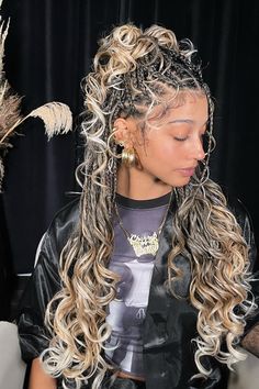 Need inspiration for your next protective hairstyle?! Discover some fun and insanely cute braided hairstyles for black women that are trending right now. Creative, unique and stylish protective styles that you'll totally want to try! Box Braids Blonde, Passion Twist Braids, Braids Blonde, Goddess Braids Hairstyles, Blonde Braids, Box Braids Hairstyles For Black Women, Cute Braided Hairstyles, Braids Hairstyles Pictures, Braided Cornrow Hairstyles