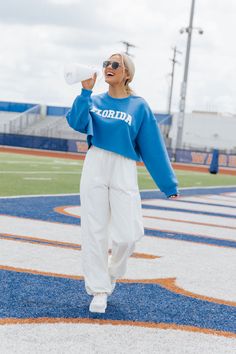 This Florida Blue Cropped Sweatshirt makes for a cute game day look! Made from 100% polyester, this long-sleeved sweatshirt features raw edges and fuzzy text detailing for added comfort and style. Whether you're tailgating or lounging at home, this cropped sweatshirt will keep you cozy and fashionable for each and every game! Simply style it with your favorite white denim and sneakers to complete the look. Game Day Looks, Bright Colors Fashion, Blue And White Outfits, Cute Game, Tailgate Outfit, Gameday Dress, Game Day Outfit, Casual White Dress, Power Dressing