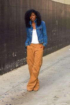 Mustard Cargo Pants Outfit, Rust Cargo Pants Outfit, Style Pantry Outfits, Wide Leg Cargo Pants Outfit, How To Style Cargo Pants, Cargo Pants Style, Style Pantry, Cargo Pants Outfit, Fringe Scarf