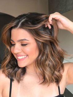 Brunette Hair With Highlights, Balayage Hair Dark, Brunette Balayage Hair, Brown Hair Balayage, Short Hair Balayage, Trendy Hair Color, Short Hair Color, Hair Makeover, Hair Color Balayage