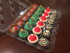 cupcakes are arranged in the shape of christmas trees