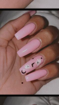 Pastel Pink Halloween Nails, Pink Spooky Nails Simple, Spooky Halloween Nails Coffin, Feminine Halloween Nails, October Coffin Nails, Pink Ghost Halloween Nails, Pink Nails With Ghost, Girly Halloween Nails Pink, Pink Halloween Nails Simple