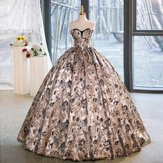 Luxury Embroidered Sweetheart Ball Gown Wedding Dress Ball Gown 2023, Retro Champagne, Gown 2023, Floral Ball Gown, Dress With Corset, Floral Prom Dresses, Prom Dress Plus Size, Dresses Ball Gown, Lace Ball Gowns