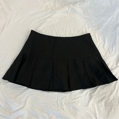 Super Cute Skater Skirt (Skort) Runs A Little Short In The Back Zipper On The Side Brand New Never Been Worn Black Non-stretch Skort, Black Non-stretch Mini Skort, Non-stretch Black Mini Skort, Black Non-stretch Pleated Mini Skirt, Skirts Shein, Shein Skirts, Skater Skirt, Mini Skirt, Outfit Ideas