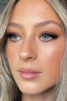 Natural smokey eye makeup and nude pink lips Eye Makeup Inspo Blue Eyes, Simple Pretty Makeup For Blue Eyes, Prom Makeup For Blue Eyes Natural, Nye Eye Makeup Blue Eyes, Going Out Makeup Blue Eyes, Simple Elegant Makeup For Blue Eyes, Eyeshadow Blonde Hair Blue Eyes, Summer Prom Makeup, Simple Natural Prom Makeup