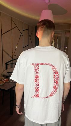 a man wearing a t - shirt with the letter d on it