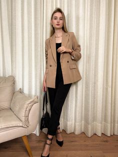 Look blazer caqui com calça alfaiataria preta e sapatilha de bico fino Work Looks, Work Outfit, Pasta, Blazer, My Style, Instagram Photos, Photo And Video, Collage, Instagram Photo