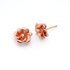 Our beautiful 14K yellow and rose gold, rose earrings will make you think of strolling along a flowery path, with roses in full bloom. These… Gold Rose Earrings, Jewelry Fancy, Rose Stud Earrings, Rose Gold Flower, Gold Jewelry Stores, Jewelry Flower, Floral Jewelry, Earrings Diamond, Rose Jewelry