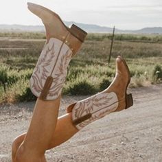 Bota Country, Ankle Heels, Faux Leather Heels, Cow Boy, Boot Brands, How To Pose