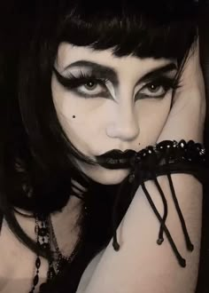 Trad Goth Makeup Dark Skin, Goth Rock Makeup, Witchy Goth Makeup, Goth Makeup Thick Eyebrows, Goth 80s Makeup, Goth Women Makeup