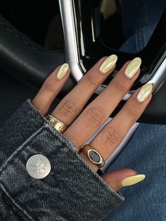 Summer Color French Tip Nails, Buttercream Nails, European Nails Trends 2024, Short Oval Nails Summer, Super Short Almond Nails, Summer Classy Nails, Yellow Tip Nails, Classy Summer Nails Simple, Nail Colors That Make You Look Tan