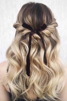 Diy Updo, Amazing Hairstyles, Ribbon Hairstyle, Christmas Hairstyles, Beautiful Hairstyles, Easy Summer Hairstyles, Christmas Celebration, Holiday Hairstyles, Half Up Half Down Hair