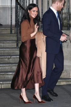 prince harry and his wife are walking down the steps