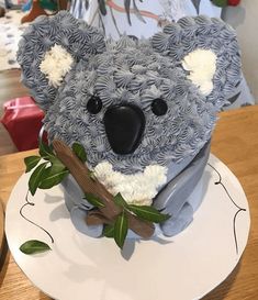 a cake made to look like a koala bear with leaves on the top and bottom