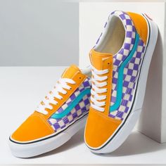 Vans Old Skool Thermochrome *Nwt* Color: Thermochrome Checker Size: 10.5 Men's/ 12.0 Women's Sku: Vn0a38g1vkh Vans Orange, Shoes Vans, Men's Vans, Mens Vans, Vans Old Skool, Old Skool, Vans Old Skool Sneaker, Orange And Purple, Vans Shoes