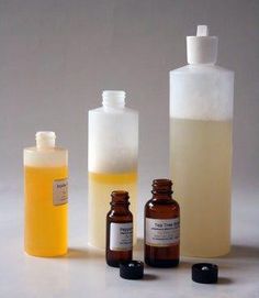 10 Shampoo Recipes You Can Make at Home: Consider this instructable your ultimate guide to making homemade shampoo! Here are ten easy shampoo recipes you can use to find the perfect formula for your hair.  The benefits are that you can use all natural ingredients, avoid all of the fillers … Shampoo Natural, Shampoo Recipe, Homemade Shampoo, Diy Shampoo, Diy Kosmetik, Diy Beauty Products, Homemade Cleaners, Dishwasher Soap, Homemade Products