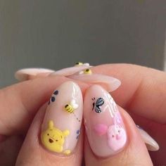 Paris Nails Acrylic, Nail Art Designs Disney Simple, Winnie The Pooh Gel Nails, Disney Cute Nails, Nails Gel X Designs, Winnie The Pooh Nail Ideas, Disneyland Manicure, Nail Designs Characters, Disney Gel Nails Ideas