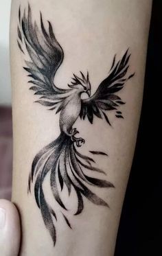 Ideas tattoo for woman Phoniex Tattoo Design, Small Phoenix Tattoo Men, Gypsyone Tattoo, Phoenix Tattoo Design Men, Phenix Tattoo For Women, Fenix Tattoo Design, Phoenix Tattoo Design Feminine, Fenix Art, Phoenix Tattoos For Women