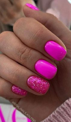 Nail Designs Black Glitter, Glitter Nails Pink, Nails Blue Glitter, Red Glitter Nails, Short Square Nail, Clear Glitter Nails, Purple Glitter Nails, Square Nail, Summer Toe Nails