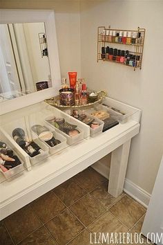 Perfect vanity for makeup - love the wall caddy for nails too :) Diy Makeup Organizer, Easy Diy Makeup, Glass Top Vanity, Diy Makeup Storage, Makeup Display, Makeup Organization Diy, Vanity Ideas, Diy Vanity