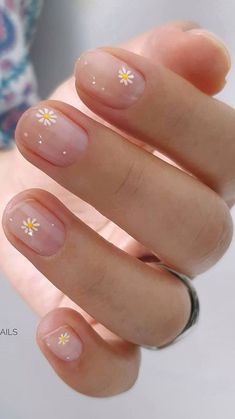 Minimal Nails Art, Daisy Nails, Simple Gel Nails, Smink Inspiration, Minimal Nails, Her Nails, Casual Nails, Cute Gel Nails, Short Nail Designs