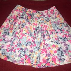 J Crew Skirt Lined Multi Color Flowers Back Zip Closure Pleated Light And Flowy Fabric Nwt Size 00 Bin A12 Multi Color Flowers, Multi Colored Flowers, Flowy Fabric, Skirt Pleated, Pleated Skirt, J Crew, Womens Skirt, Multi Color, Skirt