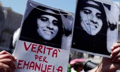 two people holding up signs with pictures of them in spanish and the words verita per remain