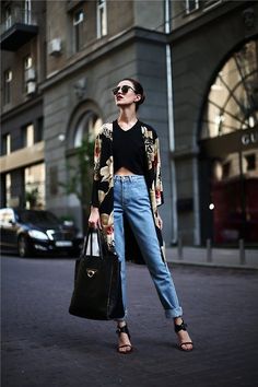 gorgeous girl street style #pixiemarket Mama Jeans, Look Zara, Boyfriend Jean, Fashion Blogger Style, Moda Vintage, Womens Designer Fashion, Inspired Outfits