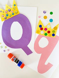 the letter q is made out of construction paper and has a crown on top of it