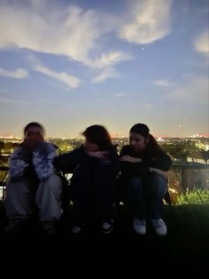 #losangeles #LA #city #friends #summer Swedish Aesthetic, Friends Group Photo, Music Cover Photos, Skater Aesthetic, Young Avengers, Haifa, Friend Group, Teen Life, Weird Pictures