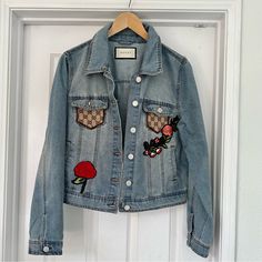 New Denim Jean Jacket, Embellished With Disassembled Gucci Signature Logo Print Canvas Purse On Front Pockets , Accented With Floral Designed Patch Patterns. Size Medium Gucci Jean Jacket, Flower Denim Jacket, True Jeans, Jean Fits, Clothing Crafts, Embellished Denim Jacket, White Jean Jacket, Lined Denim Jacket, Denim Projects