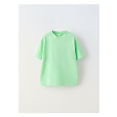 Round neck T-shirt with short sleeves.