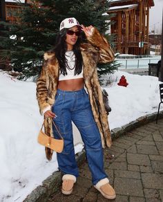 Snow Baddie, Red Hat Outfit, Future Cosmetologist, Monet Mcmichael, Ny Hat, Ny Outfits, Boots Fur, New York Outfits, Baddie Aesthetic