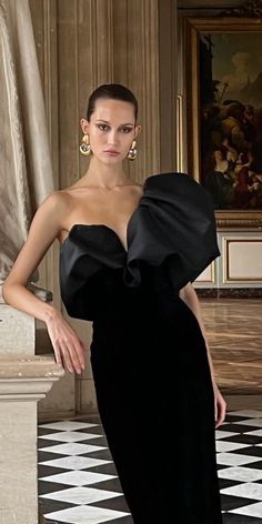 Black Evening Gown Classy, Robes Glamour, Elegant Dresses Classy, Black Tie Dress, Dream Wedding Ideas Dresses, Maxi Dress Formal, Monique Lhuillier, Fashion Mistakes