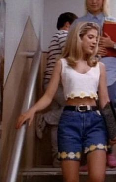 90s Does 60s, 70s Shorts Outfits, 80s Summer Fashion, 80s Summer Outfits, Thrift Manifestation, 80s Inspired Outfits, Character Customization, Look 80s, 90’s Outfits