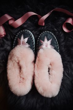 Take your housewear comfort to the next level with CANDY STARS Sheepskin Slippers! Our traditional sheepskin slippers are crafted using only the highest quality dyed sheep leather and wool, and they come with a fully recyclable rubber sole that's been upgraded for extra cushioning and support. Cozy heaven awaits when you slip into CANDY STARS thanks to its wonderfully soft woollen lining and pink fluffy sheepskin cuff. Plus, every pair is handmade by experienced craftsmen, using tried-and-true t Candy Stars, Heart Shaped Diamond Ring, Woolen Socks, Wool Shoes, Handmade Slippers, Comfy Slippers, Wool Gloves, Sheepskin Slippers, Pink Fur