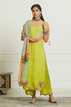 Luxury Straight Kurta Lawn Suit For Navratri, Luxury Yellow Unstitched Suit For Festive, Luxury Yellow Traditional Wear With Zari Work, Festive Summer Kurta, Luxury Yellow Unstitched Suit With Zari Work, Cheap Traditional Sets With Resham Embroidery, Trendy Outfits Indian, Organza Embroidery, Indian Outfits Lehenga