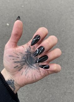 Black And White Barbed Wire Nails, Prison Nails Design, Barbwire Nails Design, Heavy Metal Inspired Nails, Barbed Wire Nails Acrylic, Short Arrow Nails, Barbed Wire Nail Designs, Leather Nails Design, Barb Wire Nail Art