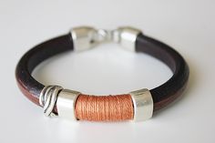 "MEN LEATHER BRACELET. This bracelet is a perfect gift for dad or for all the leather gifts men. Leather Gifts. Mens leather bracelet. Wrapped bracelet. UNIQUE and EXCLUSIVE DESIGN by KALMA. MATERIALS: All my items are handmade by me. The material is always silver plated Zamak made in Spain free nickel and lead. The leather is made in EU. Top quality leather. Rustic leather. VERY IMPORTANT 1'' = 2,54 cm. HOW TO CALCULATE YOUR SIZE: To measure your size take the wrist circumference and specify th Leather Jewelry Bracelet, Men Leather Bracelet, Easy Necklace, Diy Gifts For Men, Orange Bracelet, Bracelet Christmas, Brown Bracelet, Bracelet Leather, Pearl Leather