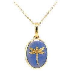 Victor Mayer customizable oval locket pendant necklace with dragonfly 18k yellow gold, Hallmark collection, translucent opalescent blue vitreous enamel, guilloche, measurements app. 15.0 mm x 20.0 mm About the creator Victor Mayer Victor Mayer is internationally renowned for elegant timeless designs and unrivalled expertise in historic craftsmanship. Lovers of the extraordinary appreciate the beauty of Victor Mayer's designs, which use extremely rare techniques such as genuine enamel or elaborate engravings. Since 1890, the company has stood for the finest jewellery Hand Made in Germany. It is an open secret that the most renowned brands, such as Fabergé, entrust the company with the production of their most exquisite collections. Reference: 49062/OB/00/00/102_V1712/00/00/00/10245 Brand: V Vitreous Enamel, Oval Locket, Anchor Chain, Locket Pendant Necklace, Modern Necklaces, Modern Pendant, 00 00, Modern Jewelry, Precious Metals