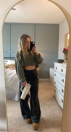 Sweatpants Outfits, Gorgeous Outfits, Cute Lazy Day Outfits, Cute Lazy Outfits, Wardrobe Tips, Outfits Chic, Lazy Day Outfits, Lazy Outfits, Nice Style