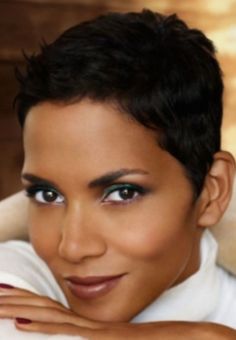 Halle Berry Hailey Berry Short Hair, Halle Berry Pixie Haircut, Short Summer Hairstyles, Halle Berry Short Hair, School Hairstyles For Short Hair, Halle Berry Hairstyles, Short Stacked Bob, Hally Berry, Summer Hairstyles Black Women